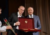 Илья Захаров получил награду президента Российской Федерации за высокие спортивные достижения.