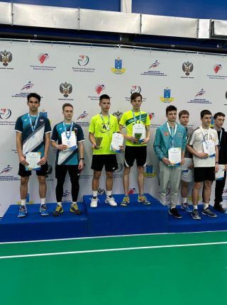 в Саратове на базе ФОК «Центр Бадминтона» прошли Всероссийские юниорские и юношеские соревнования «Хрустальный волан»